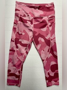 ZYIA Active Pink Camo Capri Leggings • Size 8–10 • Inseam 23”